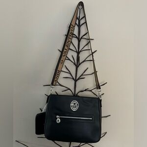 Brand new”Valentino”🇮🇹Italia,crossbody bag for women.Size-w11.5”x8.5”inc.Black